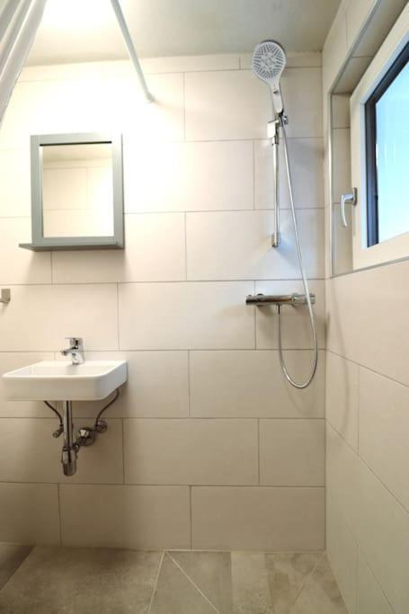 Schickes Zimmer Mit Top-Ausstattung In Idealer Lage Feldkirch Luaran gambar
