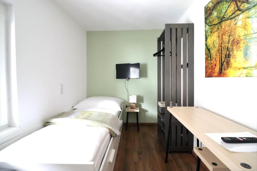 Schickes Zimmer Mit Top-Ausstattung In Idealer Lage Feldkirch Luaran gambar
