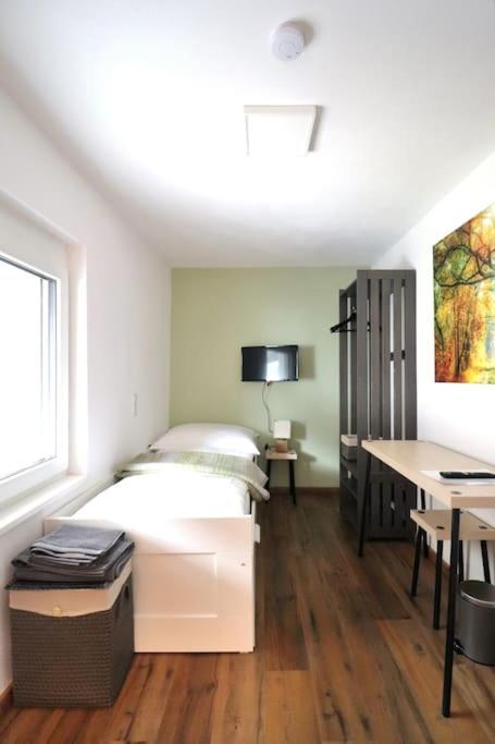 Schickes Zimmer Mit Top-Ausstattung In Idealer Lage Feldkirch Luaran gambar